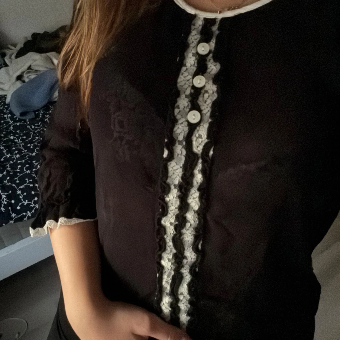 jättesnygg svart blus  - 90