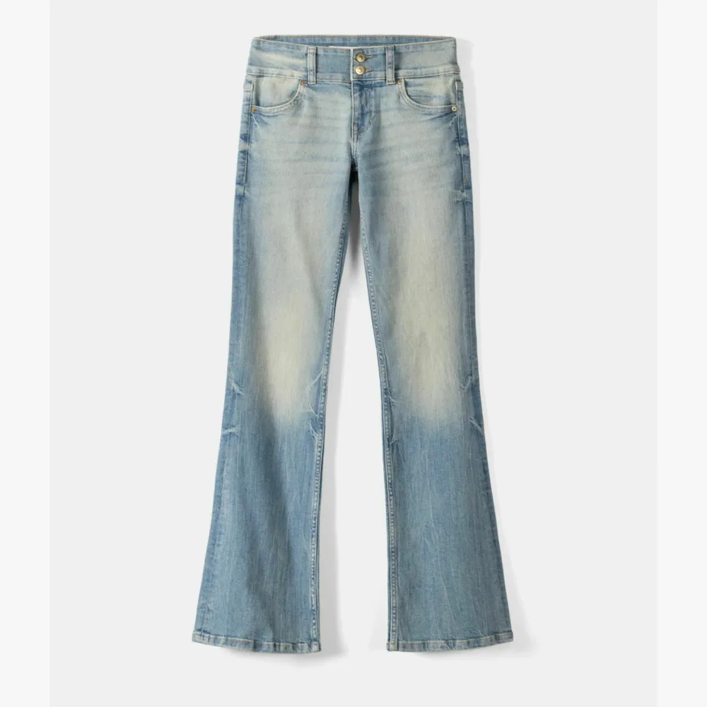 Säljer dessa byxor för dem är för stora och har aldrig kommit till användning!. Jeans & Byxor.