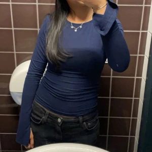 Gina tricot topp - Jätte fin tröja från gina i bra skick, säljer då den inte kommer till någon användning längre🩷🥰