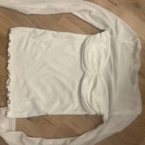 GINA - Så fin topp från Gina , använd 3 gånger Max , så den är i nyskick 💕storlek xs