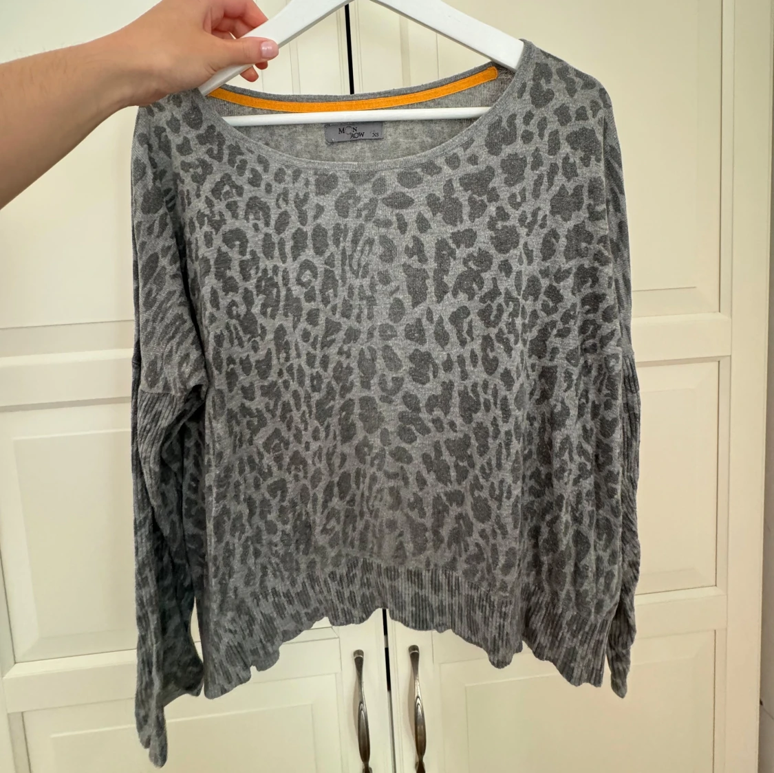 Leopardmönstrad tröja