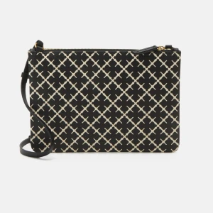 Malene Birger väska  - Väldigt fin Malene Birger väska i mycket bra skick. Iprincip utan slitage. Nypris 899  Mått: 17,5x24cm