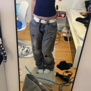 Rock revival jeans - Jätte snygga rockrevival jeans som jag inte använder längre. Ganska slitna lägnst ner men inget man tänker på! Midja:44 innerben:83