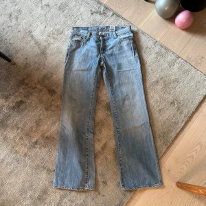 Ljusblå bootcut jeans från Ralph lauren  - Ljusblå jeans från Ralph Lauren med bootcut flare ljusblå jeans, skulle säga att de passar 36/S