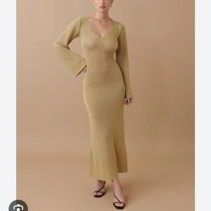 Klänning sökes - Söker ovan klänning i xs,s eller m 