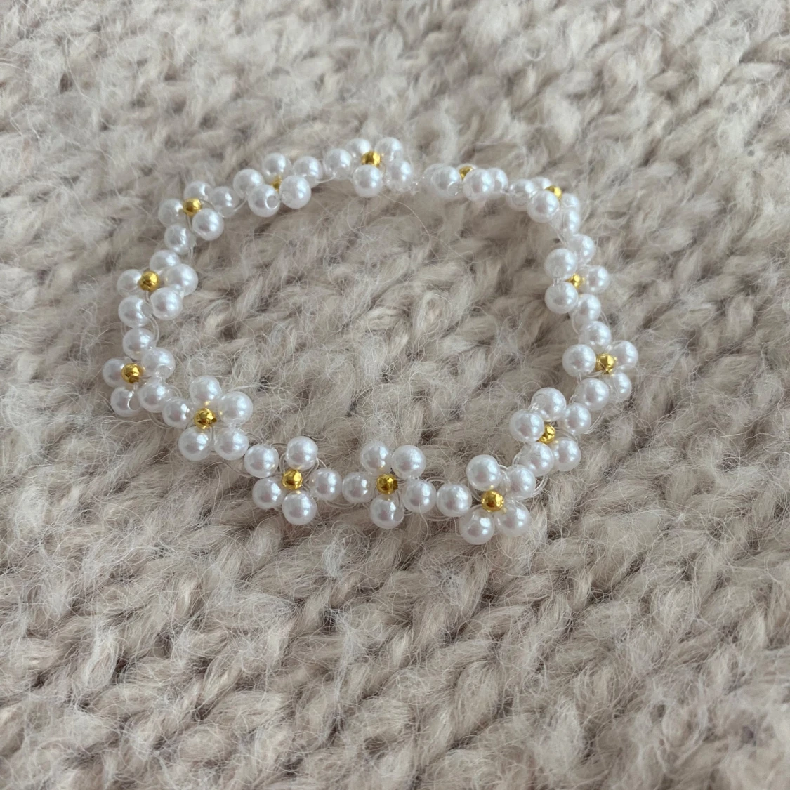 Pärlat armband med blommor  - 91