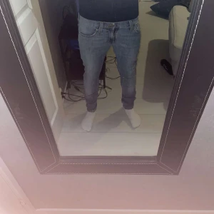 Nudie jeans  - Fint skick storlek 28/32 nypris 1600 kr