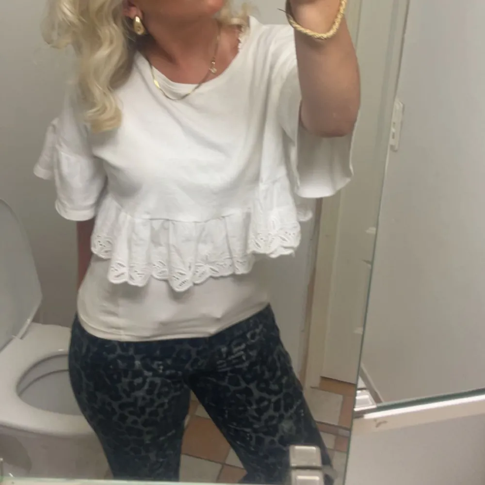 Säljer mina sjukt populära och slutsålda leopard jeans från calzedonia, storlek M men passar S-L❣️❣️. Jeans & Byxor.