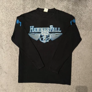 Hammerfall Threshold Longsleeve Rare - Hammerfall Threshold (Rebel Inside) Longsleeve -06!🔥  Från Albumet: Threshold -06 Märke: B&C Skick: vintage, mycket bra! Size Large Pris: 399kr  Köparen står för eventuell frakt!