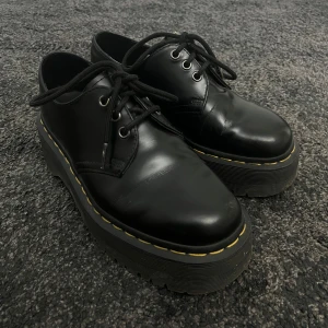 Dr Martens 1461 Quad Platform - säljer dessa jättesöta och fina skor som jag köpte ca 5 månader sen. tyvärr är de lite stora på mig och kommer inte till någon användning längre. nypris: 2200kr och kan tänka mig att sälja för 1000 🤍