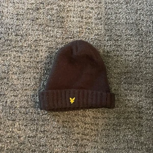 Lyle & scott mössa - Knappt använd.