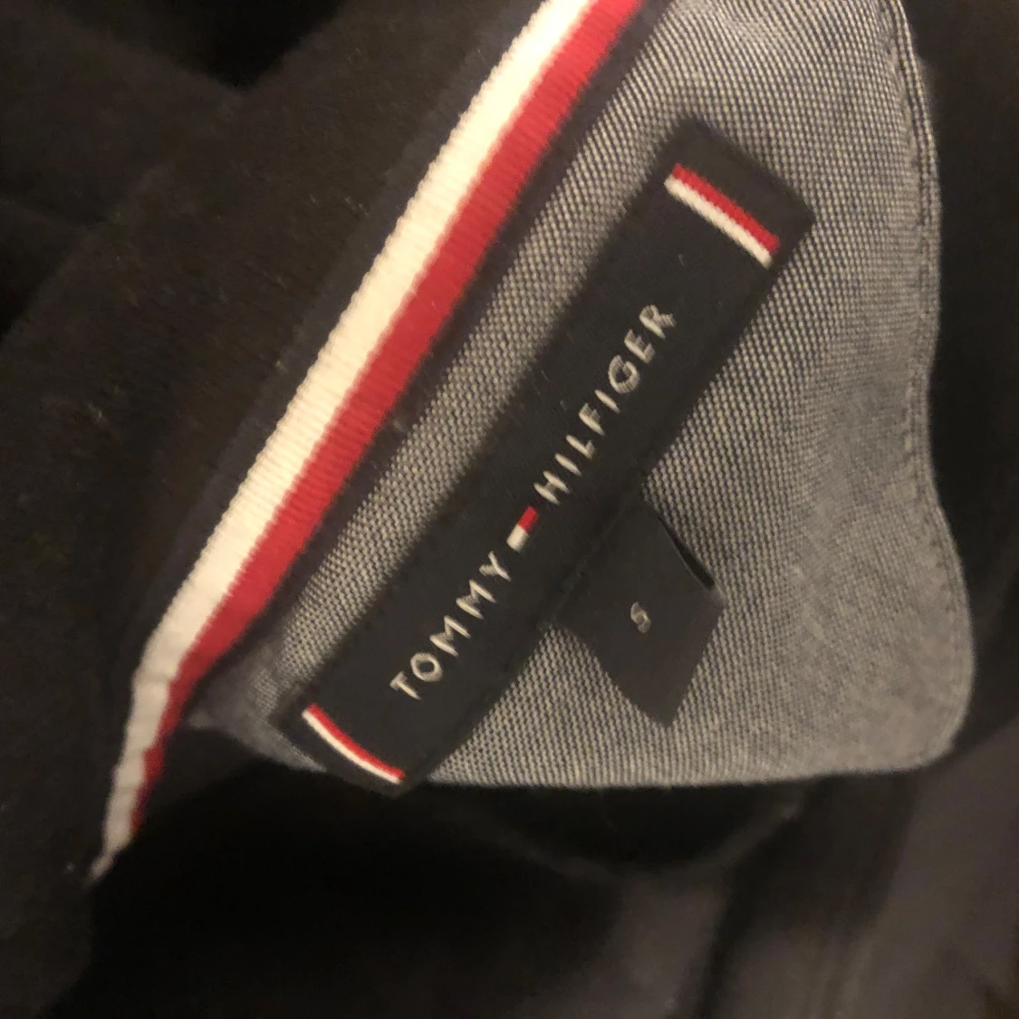 Svart hoodie från Tommy Hilfiger - 91