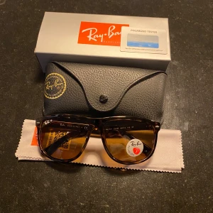 Rayban Boyfriend - Säljer nu mina ”Rayban Boyfriend”. Glajjorna är helt nya endast testade och passar tyvärr ej mig. De är köpta på synsam och kvitto finns på köpet. Hör av er för mer frågor eller liknanden.