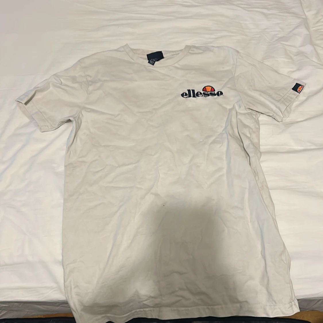 Vit t-shirt från Ellesse