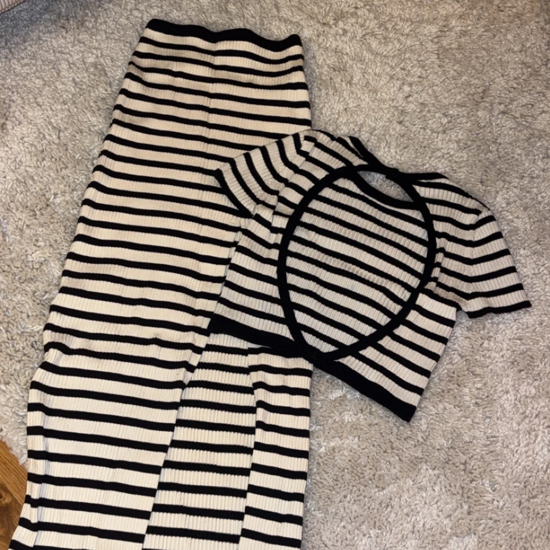 Randig ribbad set med kjol och topp - 90