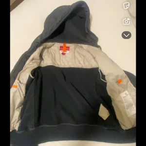 parajumper jacka - Parajumper jacka skick 8/10. Köpt för 4500kr 2 år sedan Storlek S