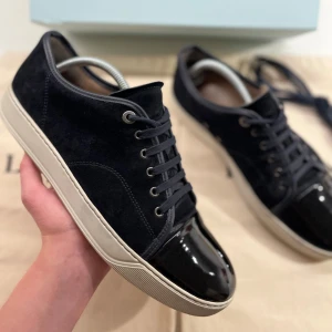 Lanvin cap toe - Stilrena Lanvins i mörkblå färg | byten kan vara intressant | ALLT OG ingår | Nypris: 5000kr - Mitt pris: 2699kr |