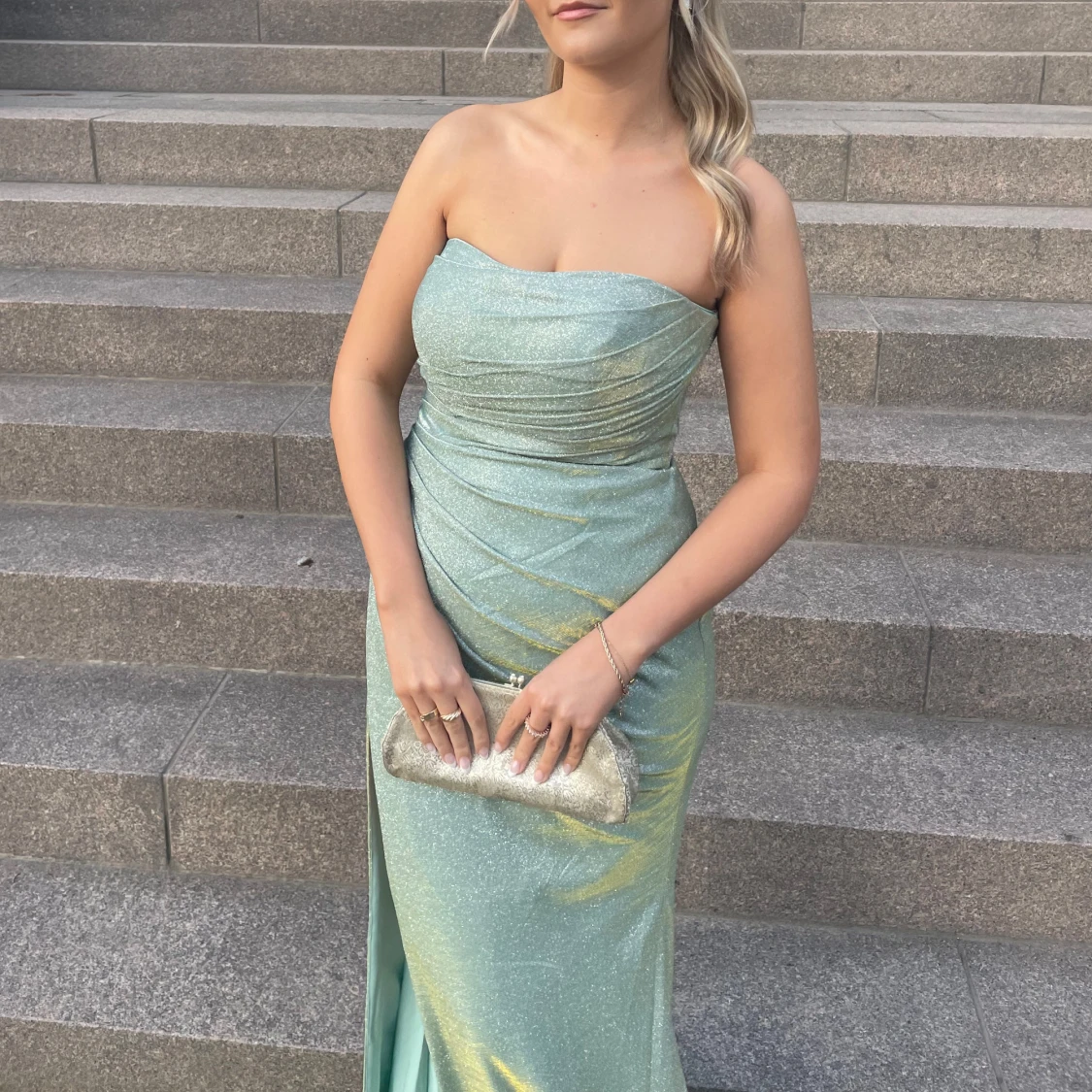 Glittrig mintgrön axelbandslös balklänning - 91