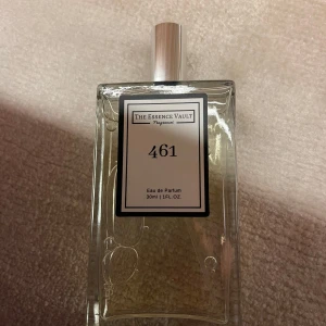 Parfym 461 från The Essence Vault - Säljer en parfym från The Essence Vault, 461. 30 ml