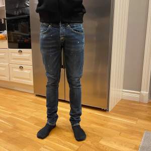 Dondup modell George  Strl 31  Skick 9/10  Nypris 3600  Modellen är 179 och väger 65kg