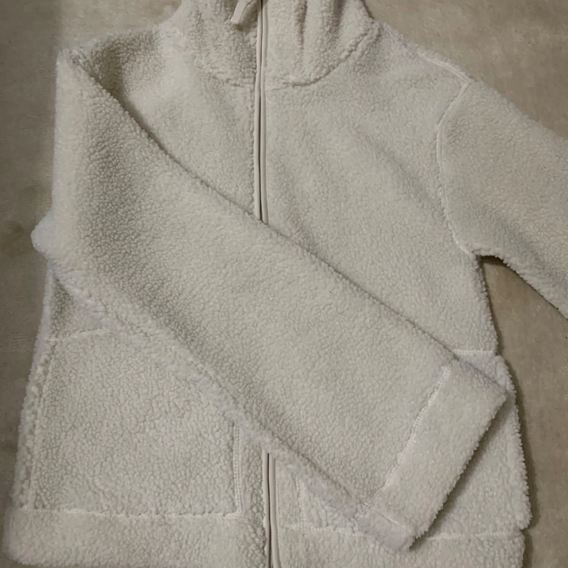 Vit jacka i pilé  - 90