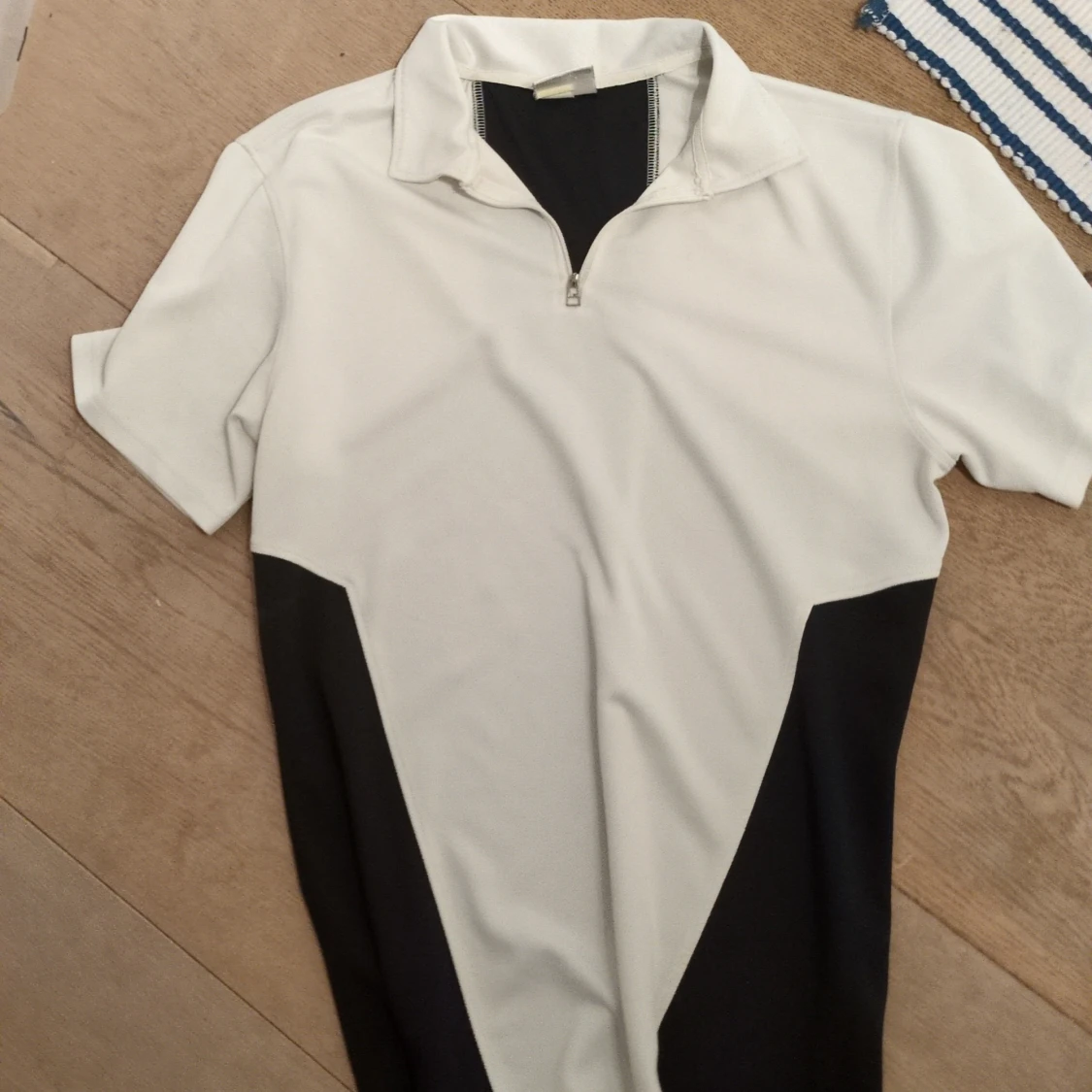 Vit och svart pikétröja från J.Lindeberg - 90