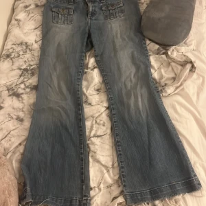 Low waist bootcut jeans - Skit fina jeans! Säljer då dom är för korta på mig är 175💞 kom privat för mer info💞