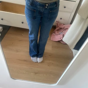 Lågmidjade bootcut jeans  - Bra skick helt oanvända 