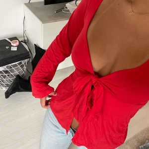 Topp från design by si - Jätte fin topp från design by si i storlek XS/S , aldrig använd🫶🏽