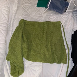 Kjol - Kjol med snören från Pull&Bear. Bra skick. Hör av er vid intresse eller ev frågor!💌☺️