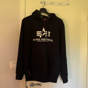 Alpha industries hoodie  - Fint skick, storlek S. 