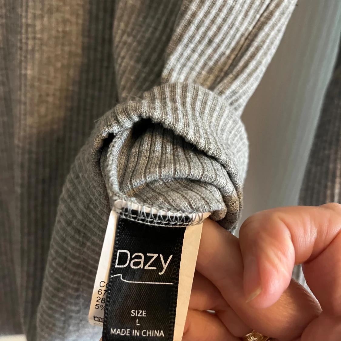 Ribbad grå långärmad top - 90