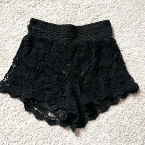 Shorts - Detta är ett par shorts där jag klippt bort lapp så vet inte storlek. Men passar mig som är S/M i shorts.