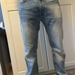 Jeans Levis  - Jeans från Levis. Säljer dem då dem är lite för långa. Fint skick. 