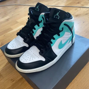 Jordan 1s (BILLIGT PRIS!)  - Säljer mina Jordan 1s, anvädes knappast  och fortfarande i väldigt bra skick 
