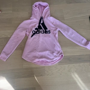 Adidas hoodie  - Adidas hoodie från Adidas, Mycket bra skick & Storlek S