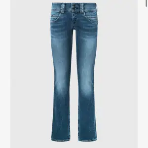 Ett par superfina low waist Pepe jeans i storlek 24/32. Dom är väldigt stretchiga men säljer dom då dom ej används längre 💓