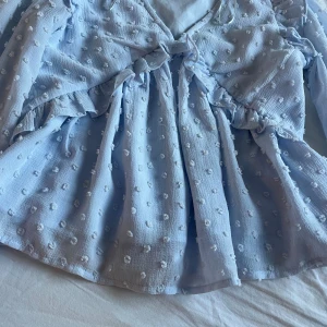 Blus  - Jätte fin blus har typ använt den 3-4 gånger jätte fint Skick 💫