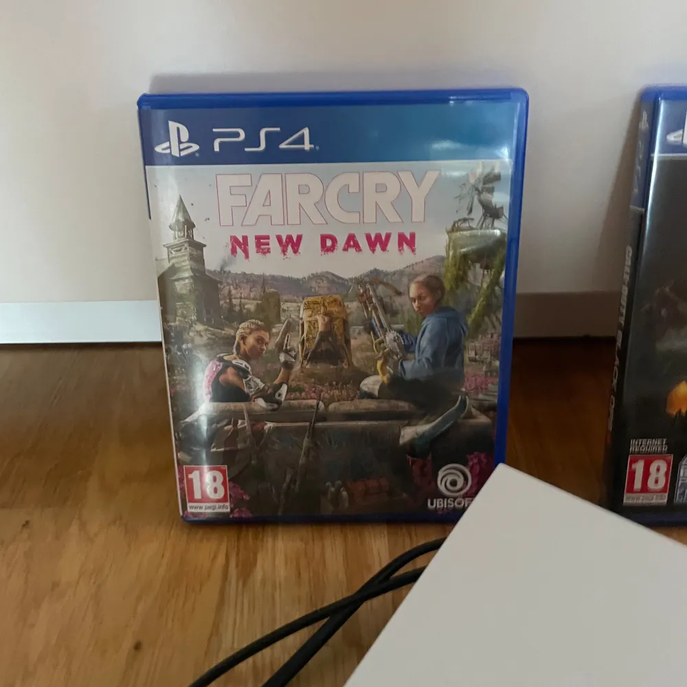 Säljer nu mitt vita ps4 då den aldrig kommer till Andvändning. Hade det en vinter sen köpte jag gamingdator. Skick 8/10 Man får med kontroll och två spel och strömsladd.  . Övrigt.