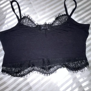 Topp - En fin kort top som är använd ett fåtal gånger