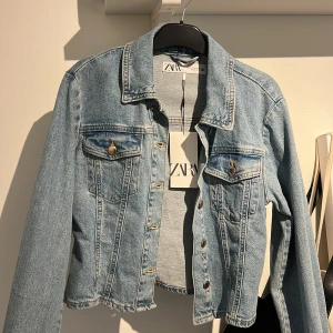 Jeansjacka - Helt ny prislapp kvar