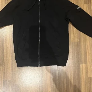 Stone island - Som ny, storlek m, färg svart kontakta mig för mer info 