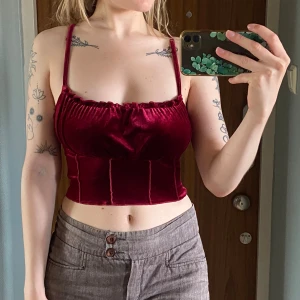 Topp - Superfin och skön sammetstopp. Stretchig. Aldrig använd