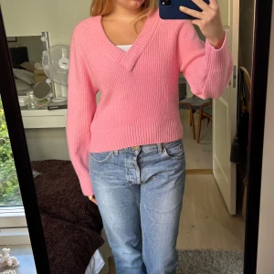 Rosa stickad tröja - Rosa stickad v-ringas tröja 