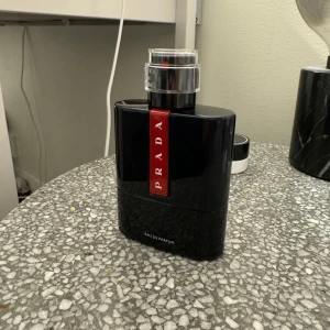 Prada luna rossa ocean, EDP - Prada luna rossa ocean EDP, 100ml. Oanvänd, kvitto från parfym.se finns. Nypris 1075kr. 