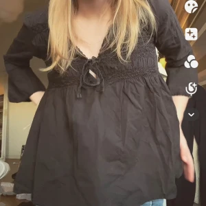 Odd molly blus svart  - Säljer denna odd molly blusen!! Bra skick!! (Katt och hund i hemmet)