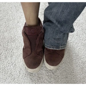 Röda eytys - Säljer dessa röda eytys i storlek 37, i okej skick!!! (Lånade bilder från förra ägaren men har inte använt dom då de va för små)💕💕💕💕