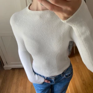 Stickad tröja - Super fin och mjuk tröja från Zara. Används några gånger men är i mycket fint skick! Storlek S men funkar även som XS 🌸