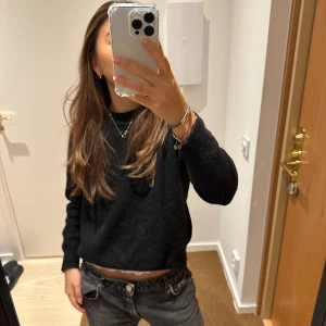 Svart stickad zara tröja - Svart stickad tröja från zara, super bra skick 