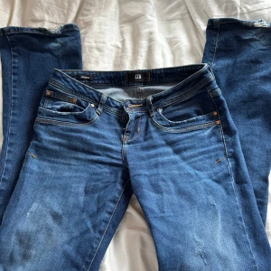 Valerie ltb - Valerie jeans från ltb, lågmidjade och bootcut. Dom är lite slitna vid hälarna men annars är dom i jättebra skick